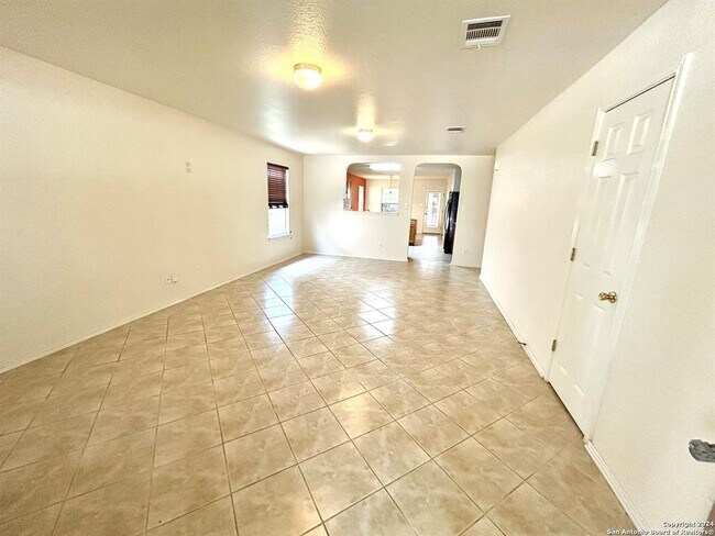 1914 Owlwolf Creek San Antonio, TX 78245 photo 5
