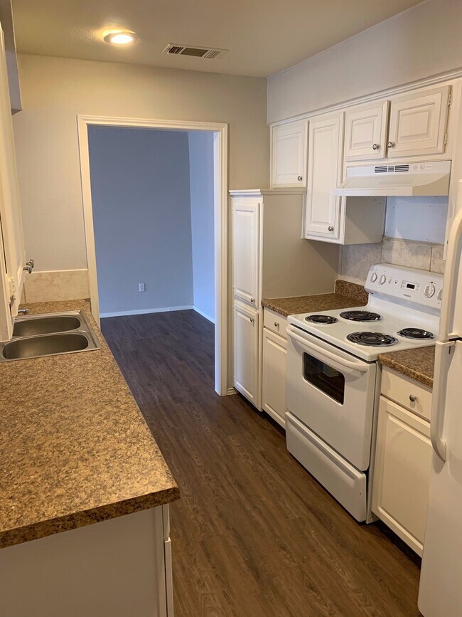 417-421 Gardenview St Denton, TX 76207 photo 3