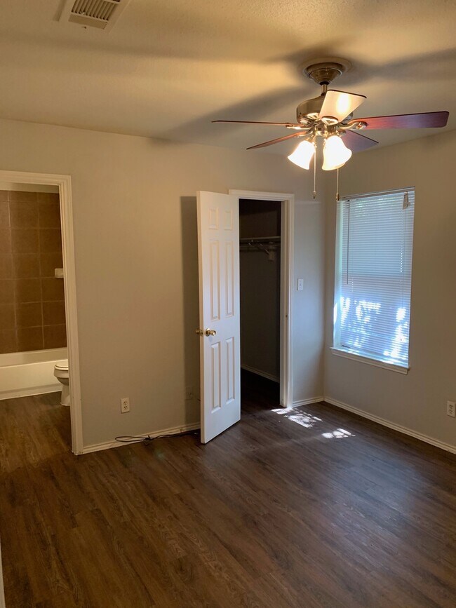 417-421 Gardenview St Denton, TX 76207 photo 2
