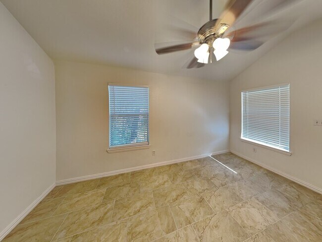 3004 NW 20th St Fort Worth, TX 76106 photo 2