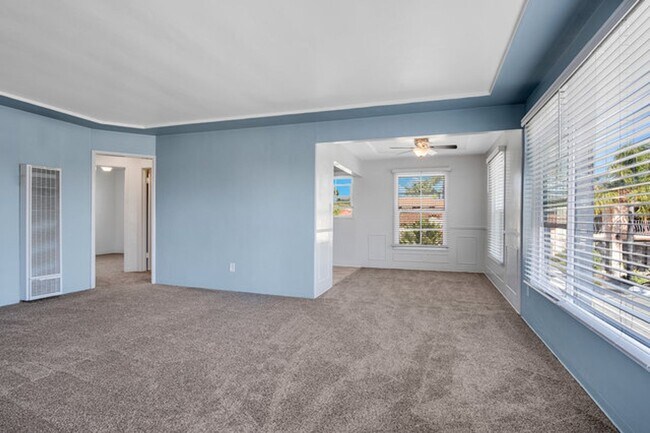 5050 Marlborough Dr San Diego, CA 92116 photo 2