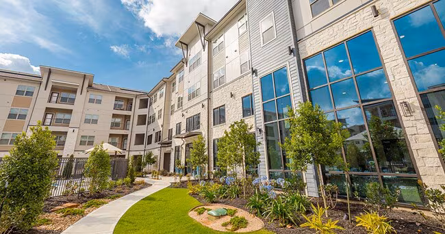 Brea Luxury Apartments photo 4