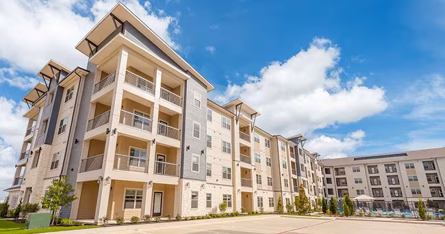 Brea Luxury Apartments photo 3