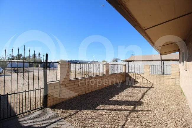 2824 W Louise Dr Phoenix, AZ 85027 photo 2