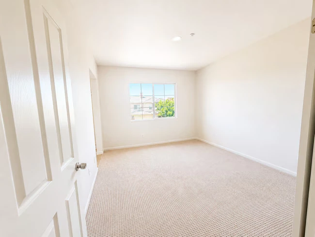 120 Mahogany Ln Union City, CA 94587 photo 3