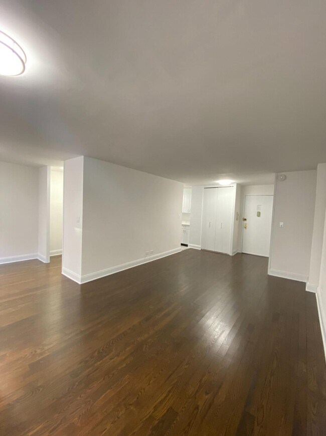 96 Fifth Avenue photo 5