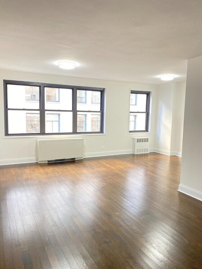 96 Fifth Avenue photo 2