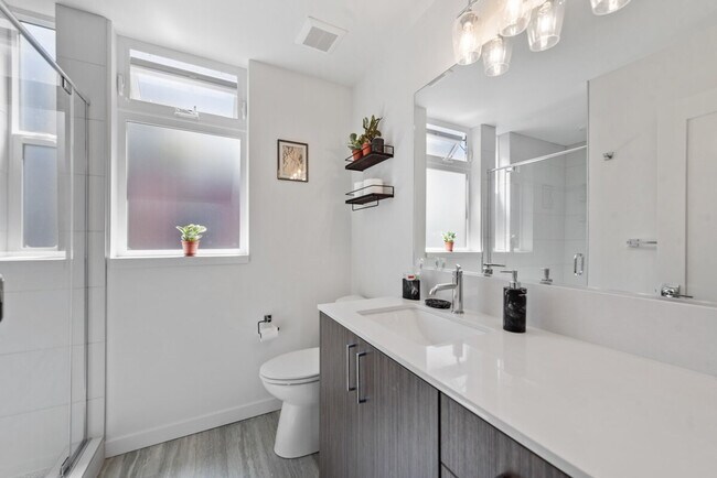 509 10th Ave E Seattle, WA 98102 photo 5