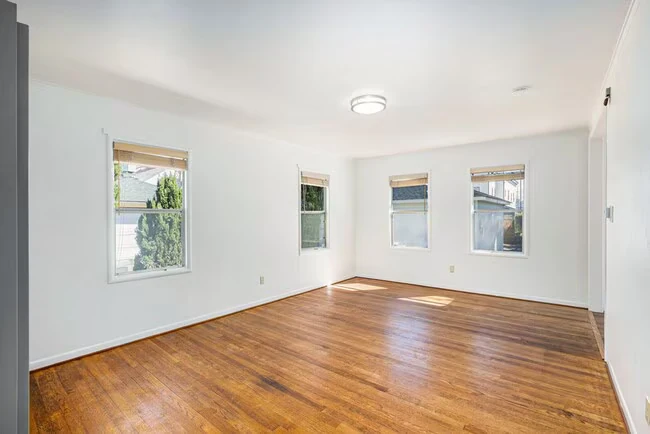 1542 Bay St Alameda, CA 94501 photo 5
