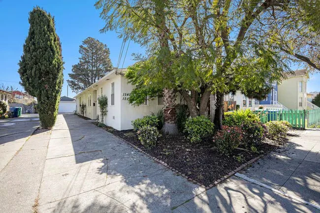 1542 Bay St Alameda, CA 94501 photo 2