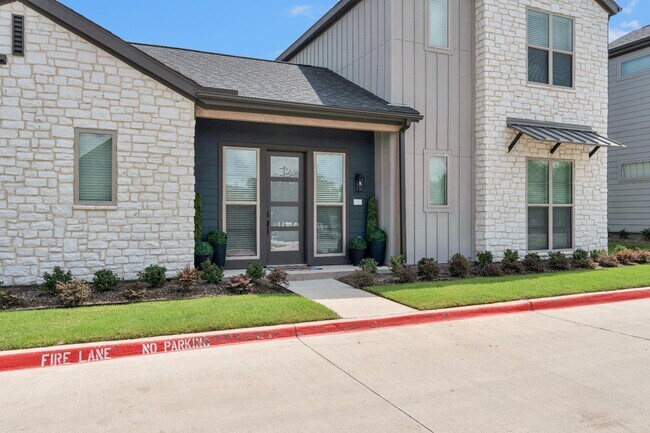 1521 Bernard St Garland, TX 75089 photo 2