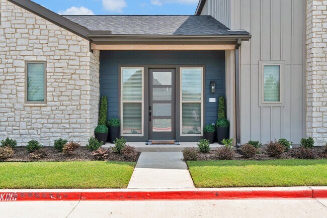 1521 Bernard St Garland, TX 75089 photo 3