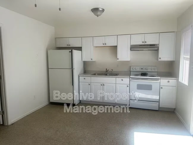 1102 E Polk St Phoenix, AZ 85006 photo 2
