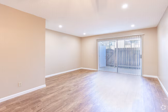 Royal Garden Apartments photo 4