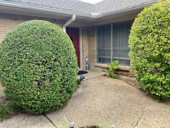 7621 Dentcrest Drive, Dallas, TX 75254 photo 3