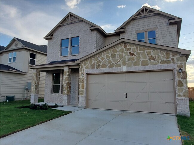 4001 Woodside Dr Seguin, TX 78155 photo 2