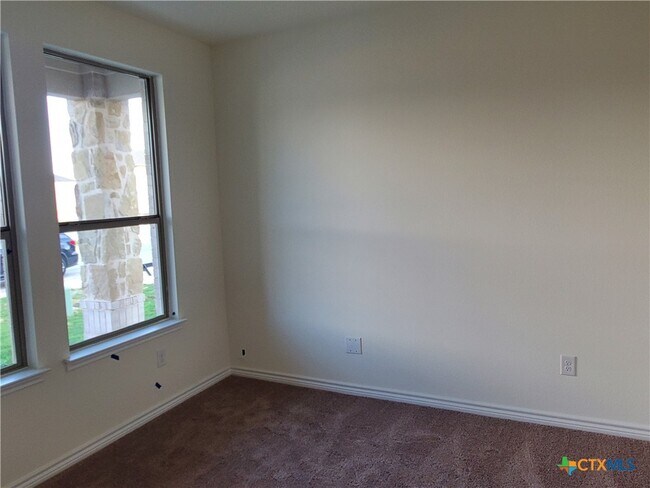 4001 Woodside Dr Seguin, TX 78155 photo 3