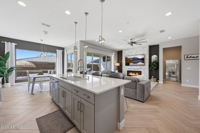 2831 E Robin Ln Phoenix, AZ 85050 photo 5