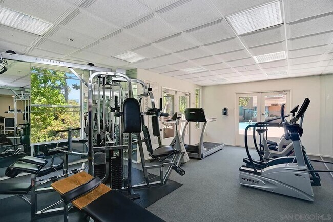 680 Camino De La Reina San Diego, CA 92108 photo 2
