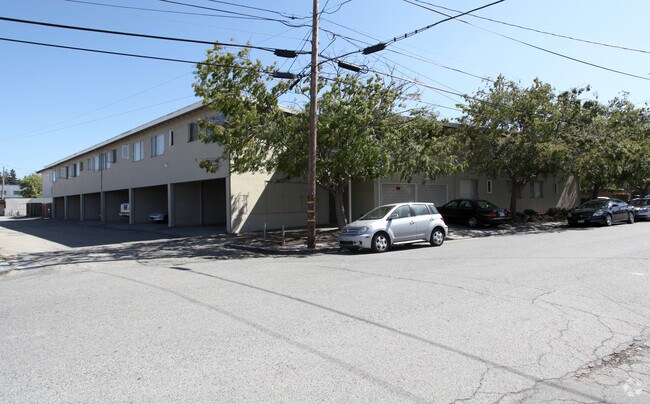 347 - 2301 Flores St photo 2