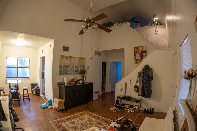 706 W 22nd St Austin, TX 78705 photo 4
