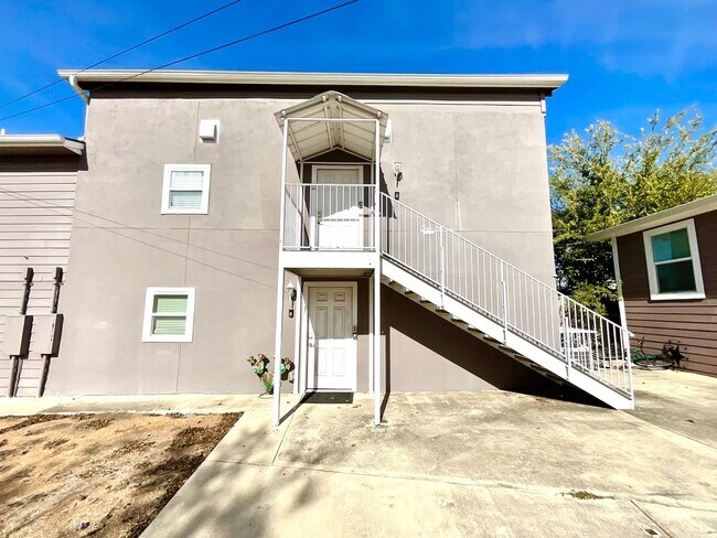 319 S Olive St San Antonio, TX 78203 photo 5