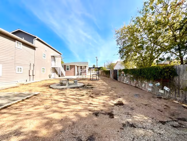 319 S Olive St San Antonio, TX 78203 photo 4