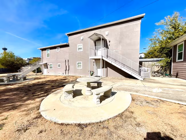 319 S Olive St San Antonio, TX 78203 photo 3
