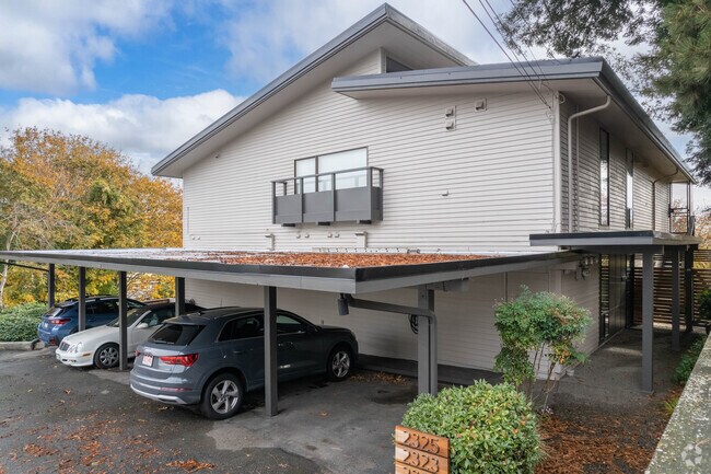 2323 West Plymouth Street, Seattle, WA 98199 photo 2