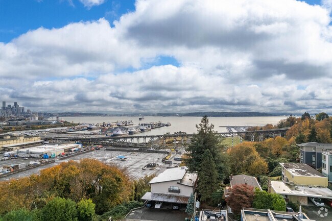 2323 West Plymouth Street, Seattle, WA 98199 photo 4