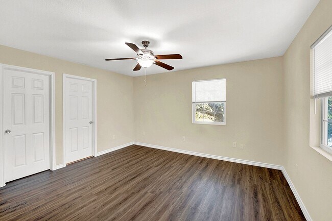 207 Oakwood Loop San Marcos, TX 78666 photo 4