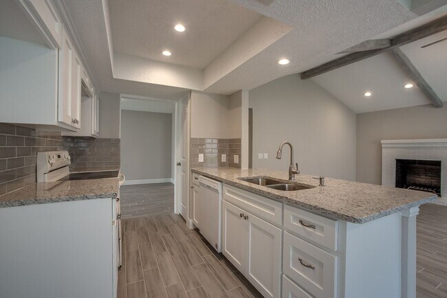 2311 Blackhaw Ct Arlington, TX 76015 photo 5