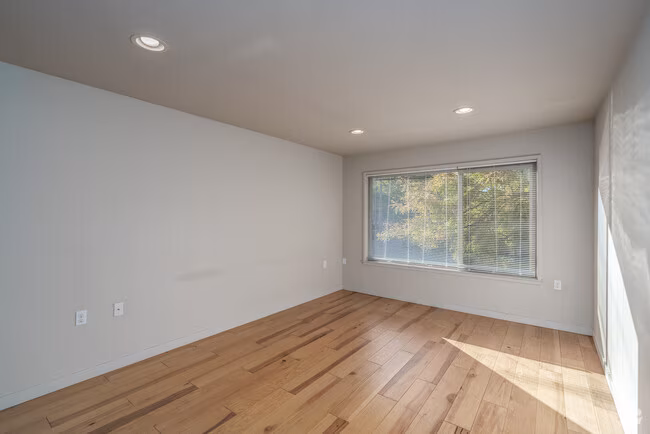 844 BG HANDEL APTS photo 4