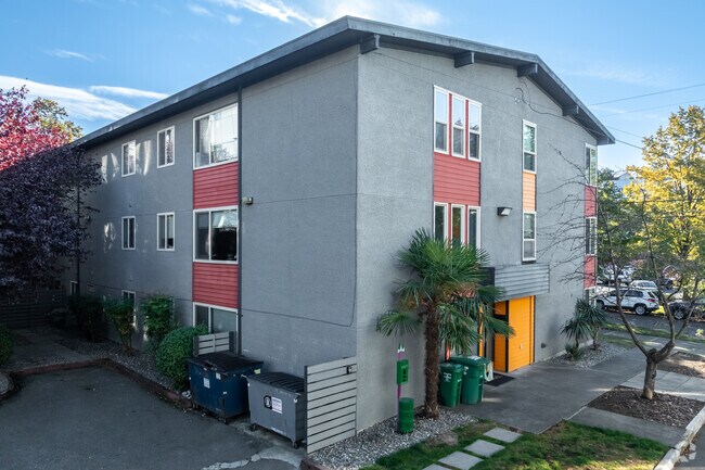 844 BG HANDEL APTS photo 2