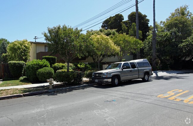 791 Chestnut Street, San Carlos, CA 94070 photo 2