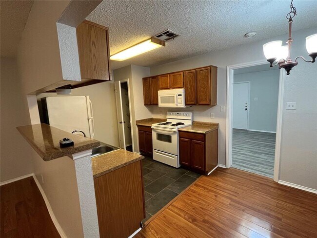 9113 Japonica Court, Austin, TX 78748 photo 2