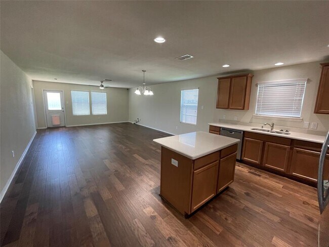 1000 Rivers Creek Lane, Little Elm, TX 75068 photo 4