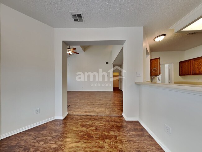 2510 Valley Creek Drive, Garland, TX 75040 photo 5