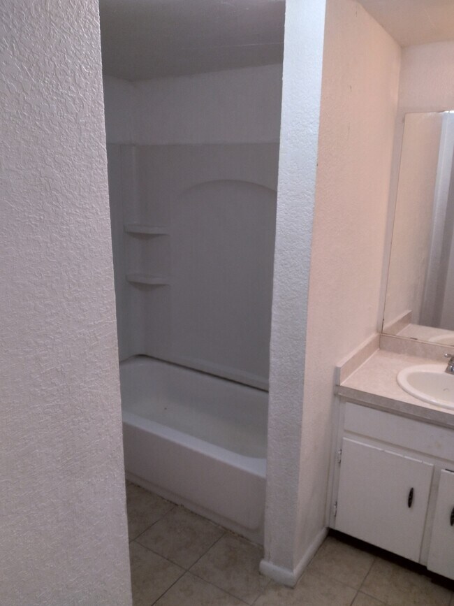 1201 N College St Killeen, TX 76541 photo 2