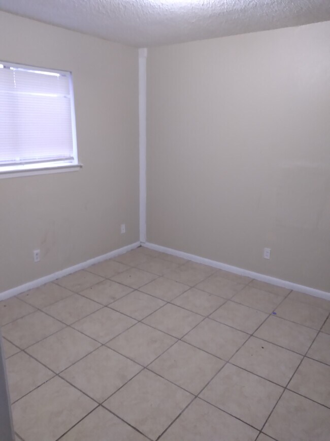 1201 N College St Killeen, TX 76541 photo 4