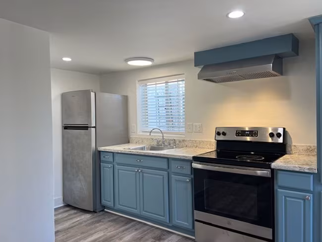 1671 11th St Oakland, CA 94607 photo 2