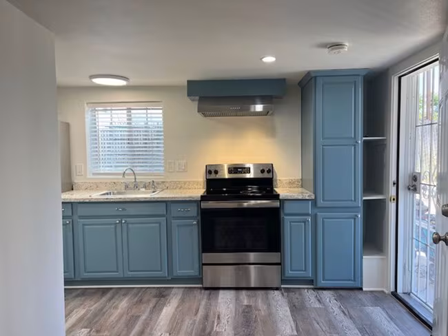 1671 11th St Oakland, CA 94607 photo 4