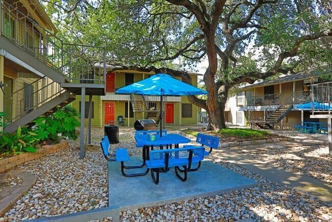 2207 S 5th St Austin, TX 78704 photo 2