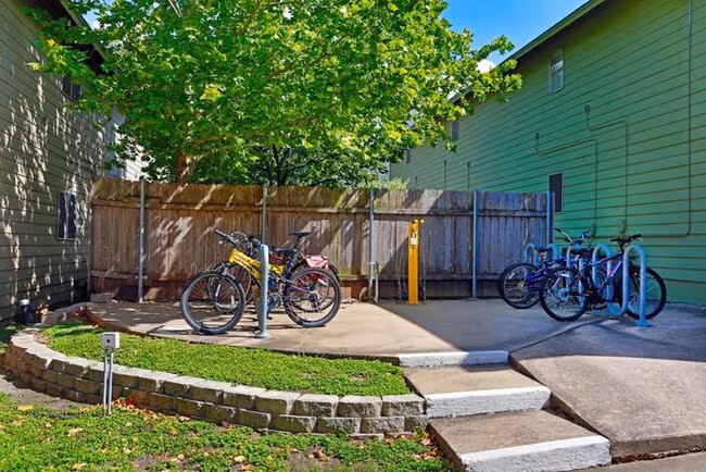 2207 S 5th St Austin, TX 78704 photo 4