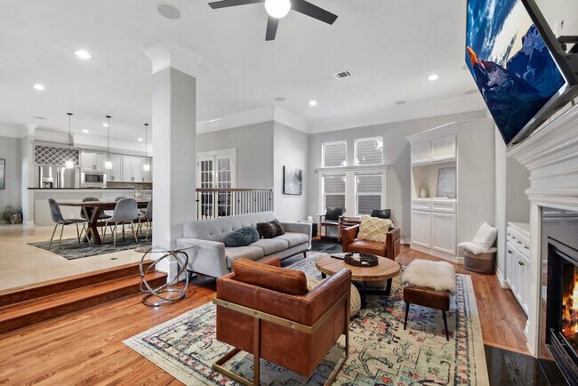 1206 W 25th St Houston, TX 77008 photo 3
