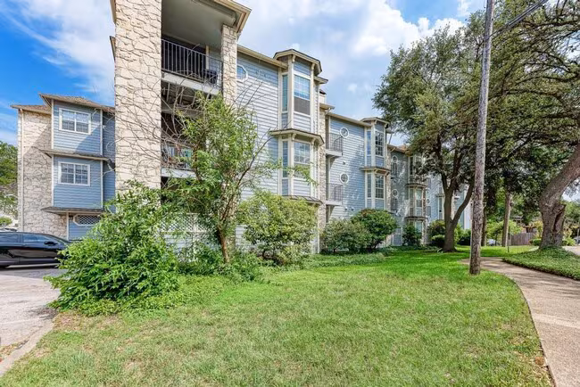 3111 Tom Green St Austin, TX 78705 photo 4