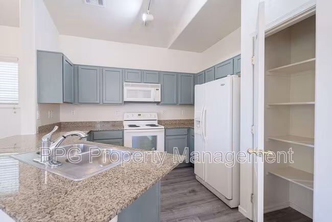2126 E Fraktur Rd Phoenix, AZ 85040 photo 4