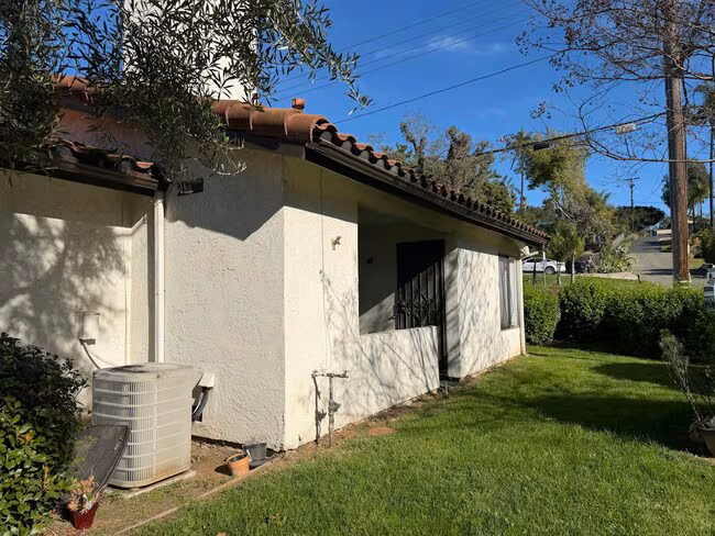2425 Cranston Dr Escondido, CA 92025 photo 2
