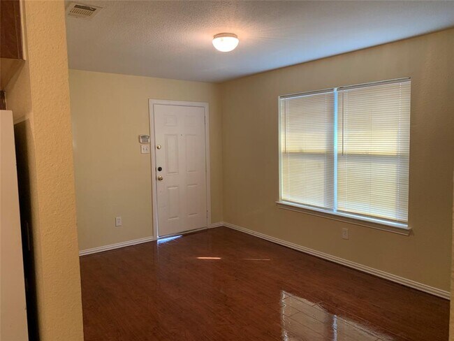 608 Upton Ave Fort Worth, TX 76103 photo 4
