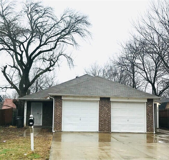 608 Upton Ave Fort Worth, TX 76103 photo 2